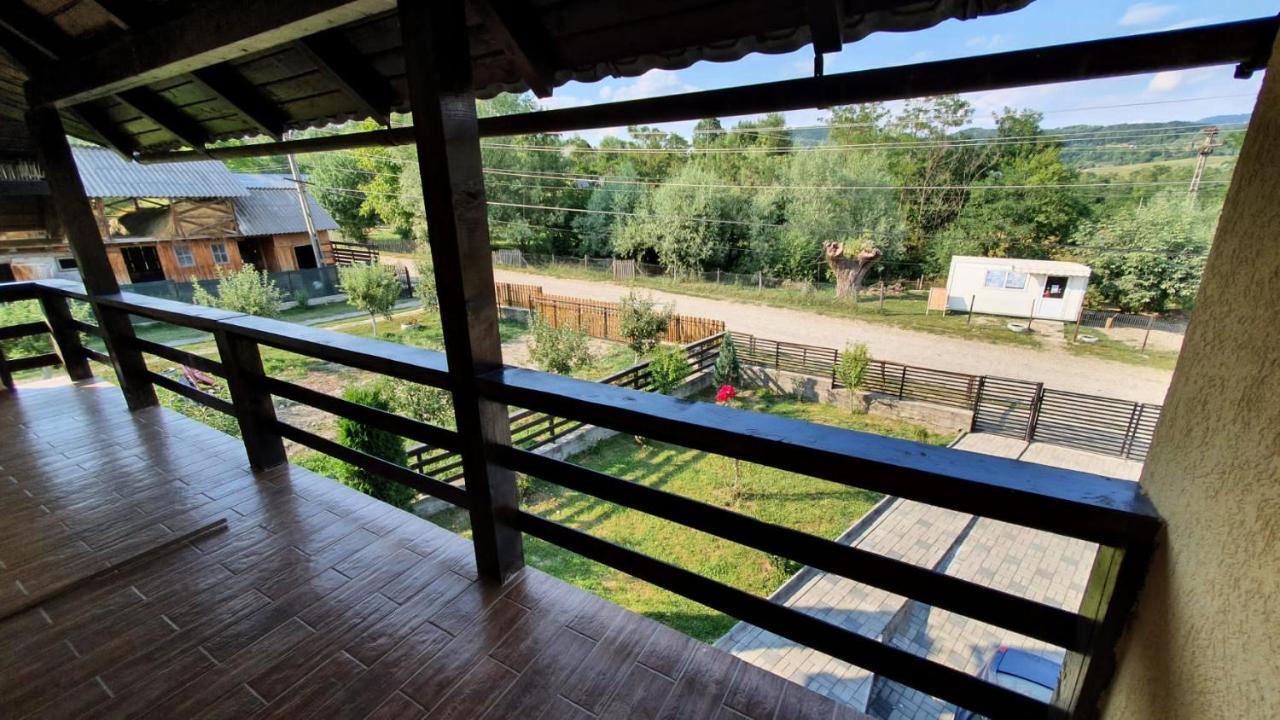Popasul Galesean Hotel Galesu Exterior photo