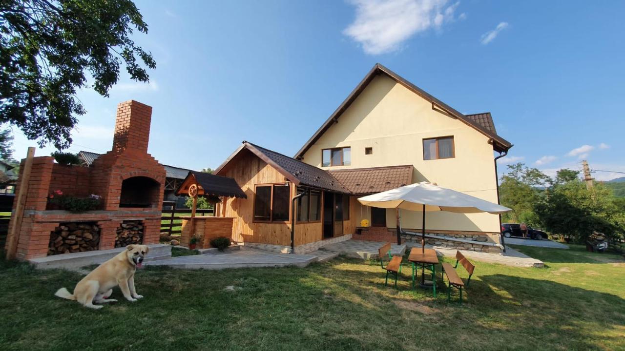 Popasul Galesean Hotel Galesu Exterior photo