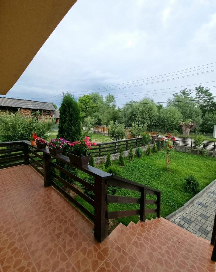 Popasul Galesean Hotel Galesu Exterior photo