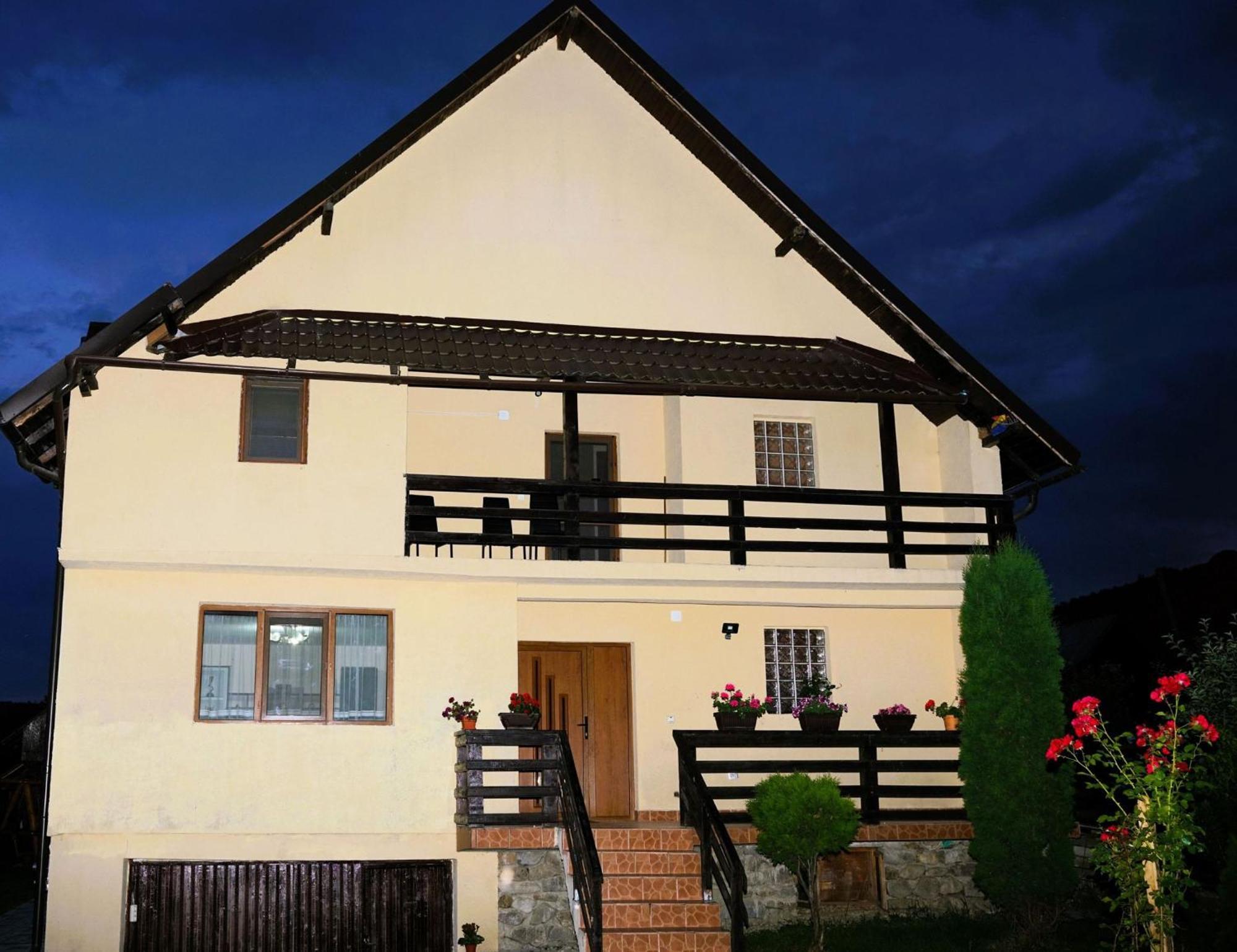 Popasul Galesean Hotel Galesu Exterior photo